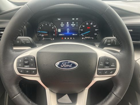 Used 2023 Ford Explorer XLT w/ Equipment Group 202A AWD/4WD image 24