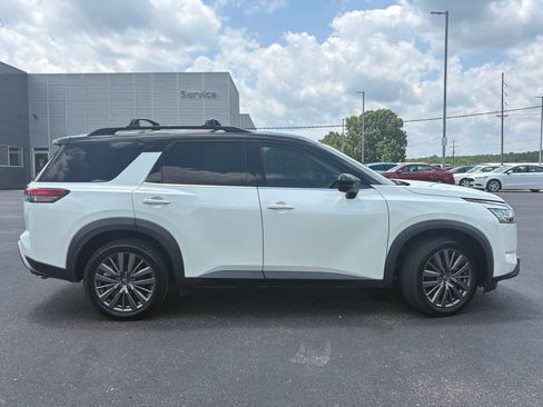 Used 2023 Nissan Pathfinder SL w/ SL Premium Package AWD/4WD image 4