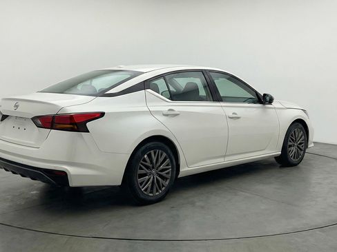 Used 2025 Nissan Altima 2.5 SV FWD image 9