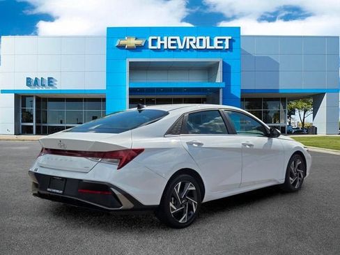 Used 2025 Hyundai Elantra Limited w/ Cargo Package FWD image 3