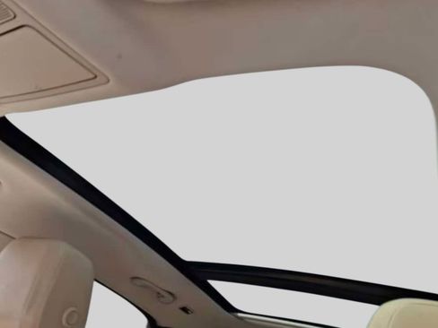 Used 2018 Jaguar F-PACE Premium image 8