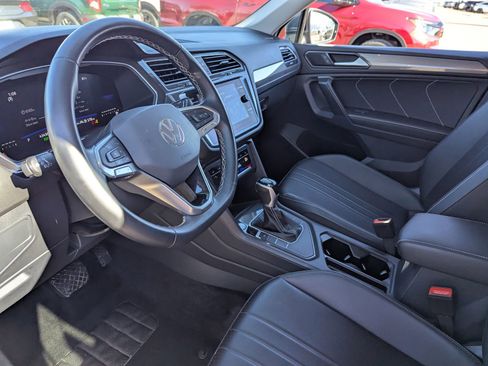 Used 2024 Volkswagen Tiguan SE image 16