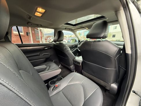 Used 2021 Toyota Highlander Limited AWD/4WD image 20