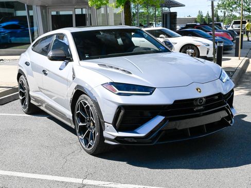 Used 2024 Lamborghini Urus Performante AWD/4WD image 3