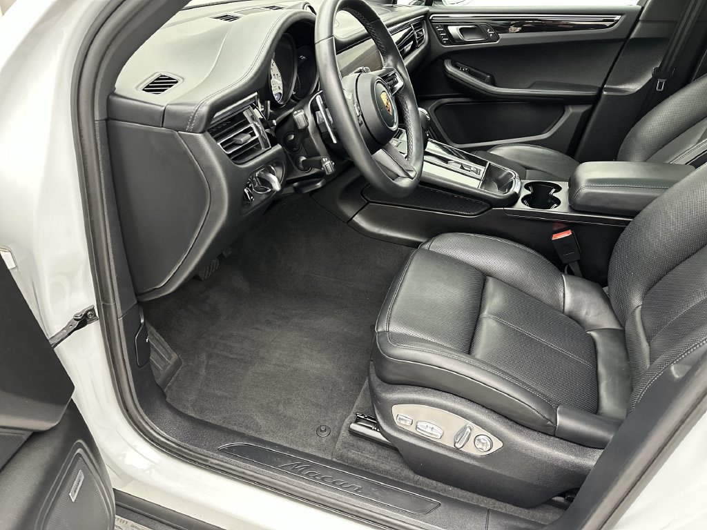 Used 2022 Porsche Macan AWD/4WD image 11