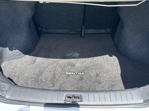 Used 2015 Nissan Sentra SV FWD image 18