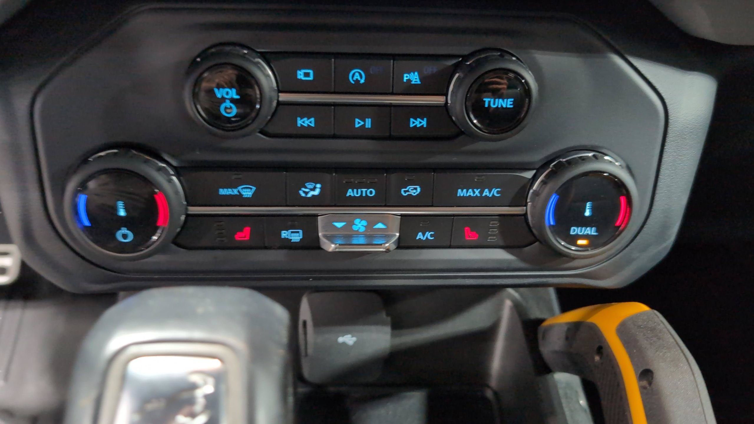 Certified 2022 Ford Bronco Badlands w/ Sasquatch Package AWD/4WD image 26
