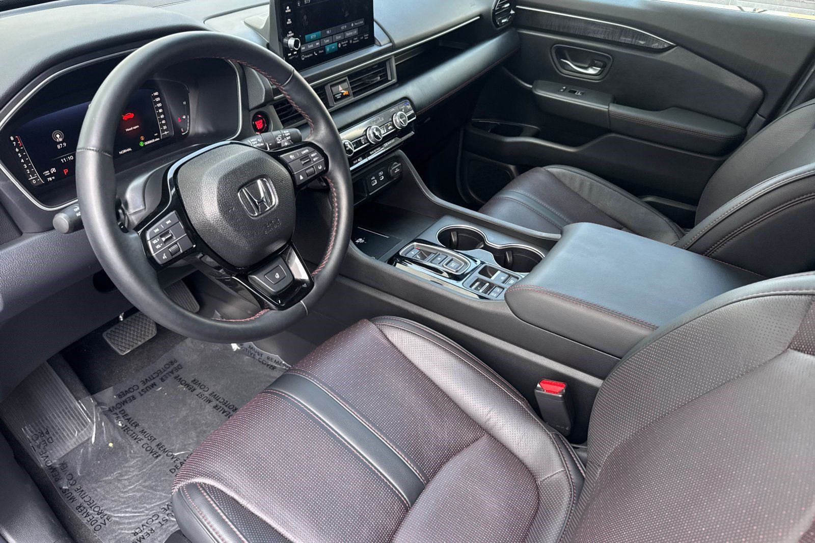 Certified 2025 Honda Pilot Black Edition image 4