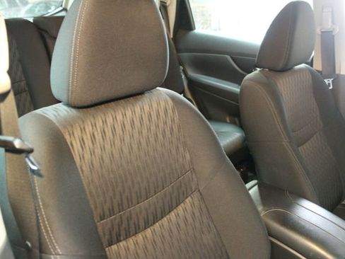 Used 2018 Nissan Rogue S FWD image 11