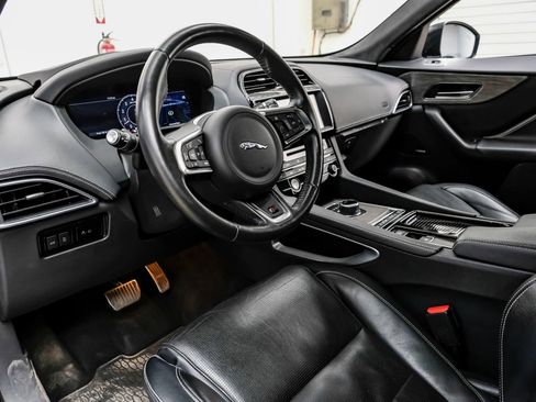 Used 2019 Jaguar F-PACE S image 3