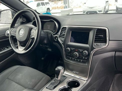 Used 2021 Jeep Grand Cherokee Laredo AWD/4WD image 17