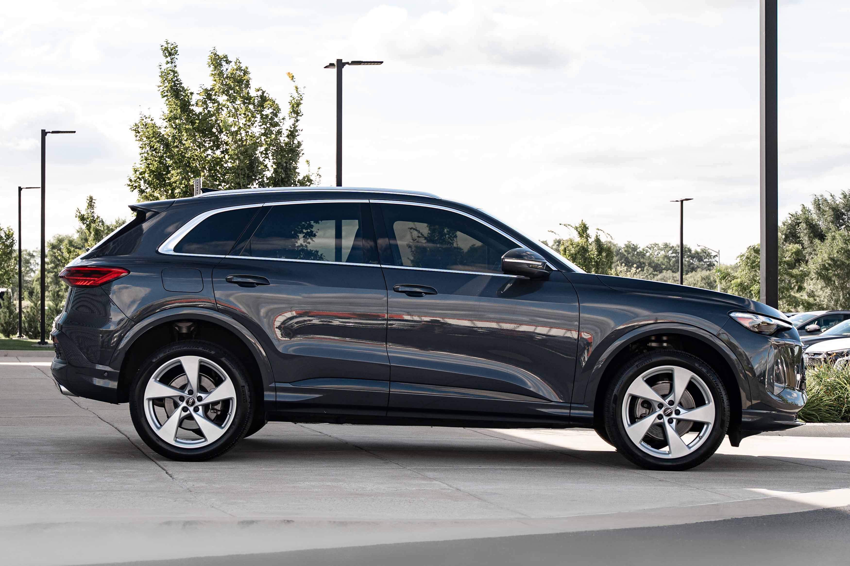 Certified 2025 Audi Q5 Premium w/ Premium Plus AWD/4WD image 3