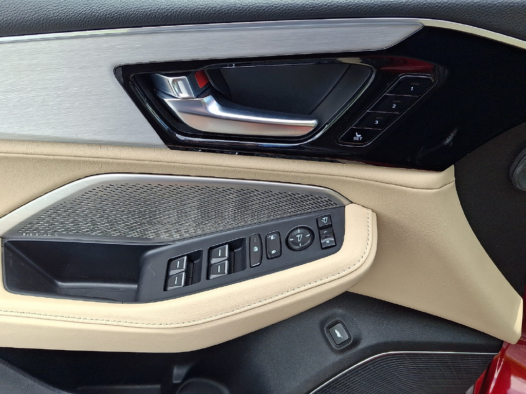 Used 2023 Acura MDX w/ Technology Package AWD/4WD image 17