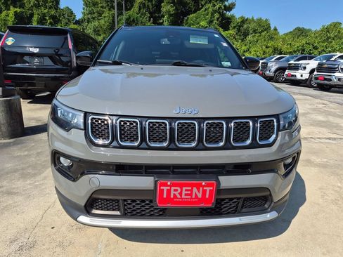 Used 2023 Jeep Compass Limited AWD/4WD image 5