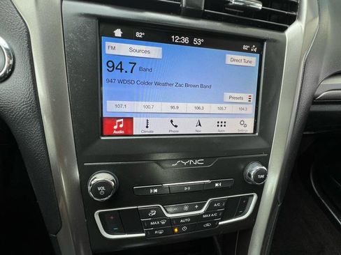 Used 2019 Ford Fusion SE image 21