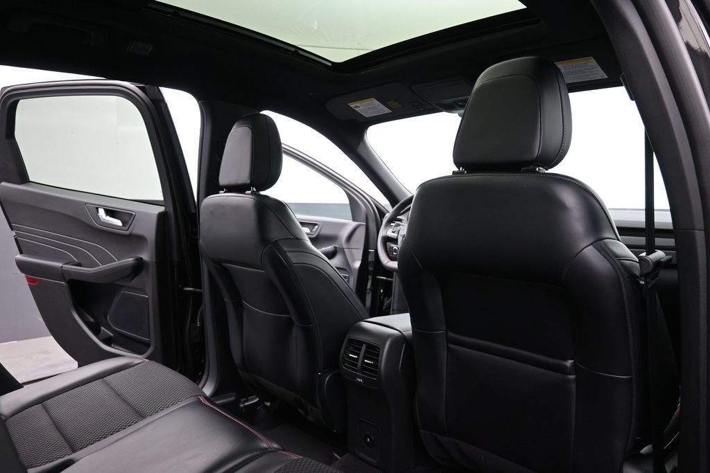 Used 2024 Ford Escape ST-Line w/ Tech Pack #1 AWD/4WD image 12