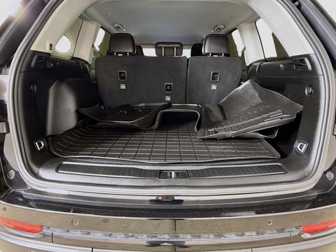 Used 2023 Jeep Grand Cherokee Limited w/ Black Appearance Package image 27