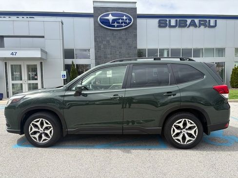Used 2024 Subaru Forester Premium image 2