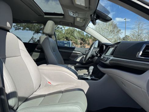 Used 2017 Toyota Highlander Limited image 31
