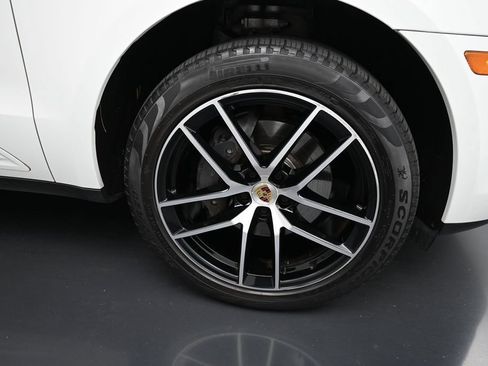 Certified 2023 Porsche Macan AWD/4WD image 30