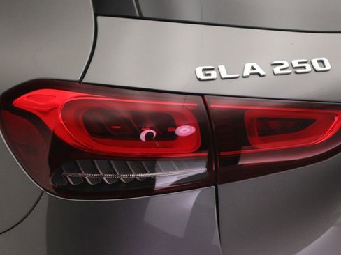 Certified 2022 Mercedes-Benz GLA 250 image 21