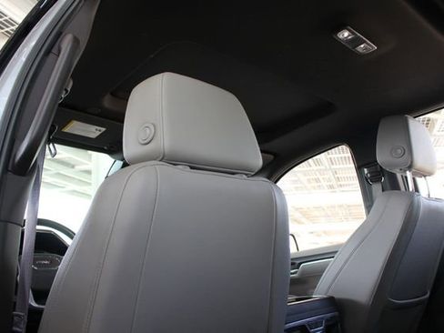 Used 2023 GMC Sierra 1500 SLT image 31