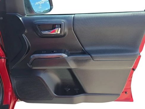 Used 2020 Toyota Tacoma TRD Off-Road AWD/4WD image 19