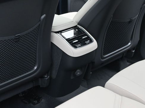 New 2026 Volvo XC90 B6 Plus w/ Protection Package Premier image 30