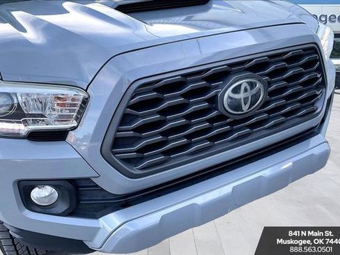 Used 2020 Toyota Tacoma TRD Sport AWD/4WD image 32