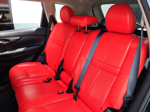 Used 2019 Nissan Rogue SV image 13