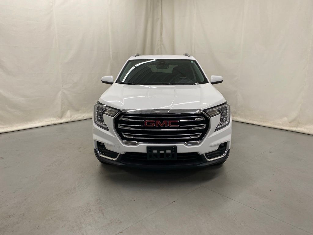 Used 2024 GMC Terrain SLT AWD/4WD image 3