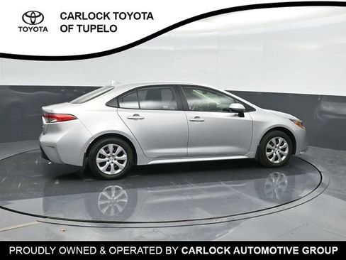 Used 2025 Toyota Corolla LE image 4