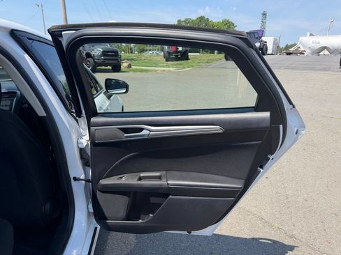 Used 2020 Ford Fusion SE FWD image 33
