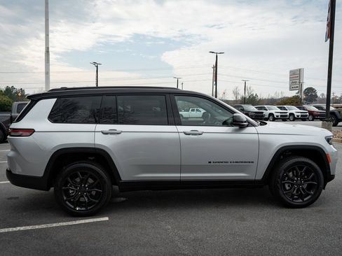 New 2025 Jeep Grand Cherokee L Limited AWD/4WD image 11