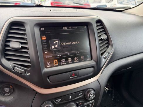 Used 2015 Jeep Cherokee Latitude w/ Comfort/Convenience Group FWD image 33