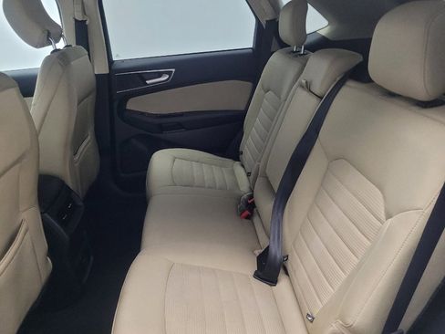 Used 2019 Ford Edge SEL image 18