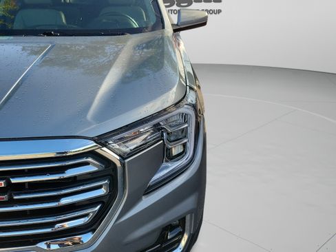 Used 2023 GMC Terrain SLT w/ Infotainment Package II FWD image 8