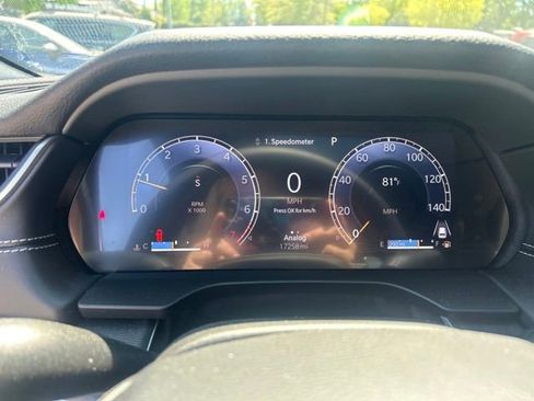 Used 2024 Jeep Grand Cherokee Laredo X image 3