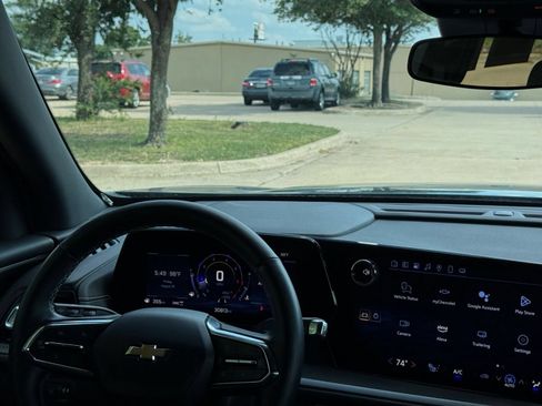 Used 2025 Chevrolet Traverse LT AWD/4WD image 37