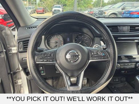 Used 2019 Nissan Rogue SV w/ Premium Package FWD image 12