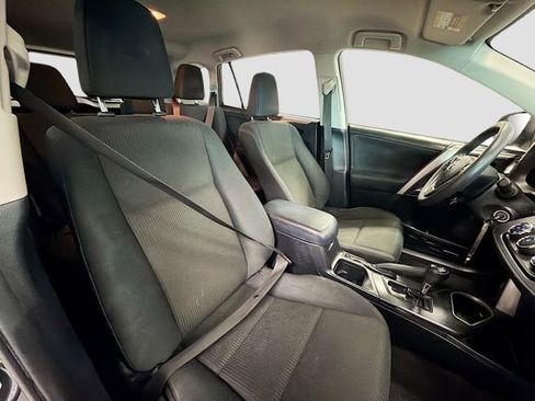 Used 2017 Toyota RAV4 LE w/ Carpet Mat Package image 23