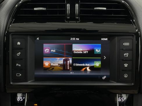 Used 2018 Jaguar F-PACE Premium image 26