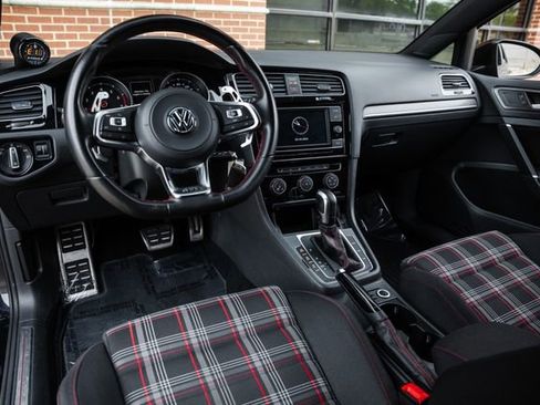 Used 2021 Volkswagen Golf S image 2