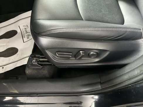 Used 2025 Toyota Corolla Cross XLE image 14