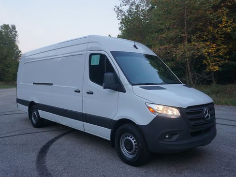 Used 2023 Mercedes-Benz Sprinter 2500 image 7