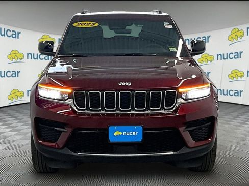 Used 2025 Jeep Grand Cherokee Laredo X w/ Luxury Tech Group I AWD/4WD image 2