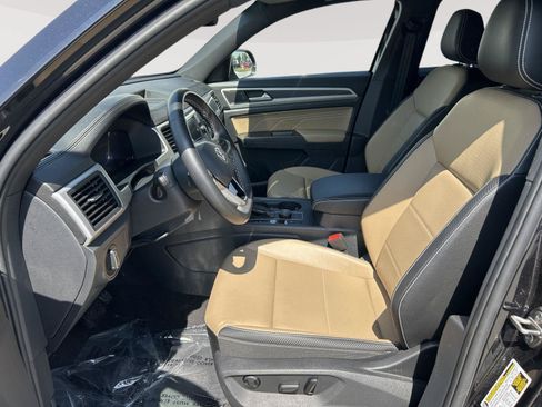 Certified 2023 Volkswagen Atlas Cross Sport SE AWD/4WD image 5