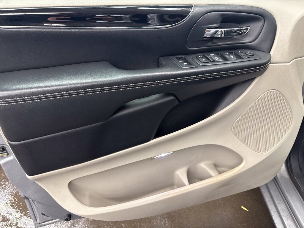 Used 2019 Dodge Grand Caravan SXT FWD image 18