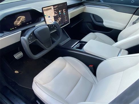 Used 2021 Tesla Model S Plaid image 9