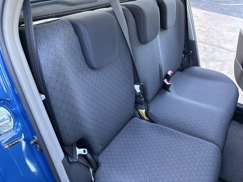 Used 2010 Toyota Yaris 4-Door Hatchback FWD image 30